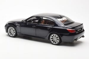 BMW M5 E60 Carbon Melns Kyosho 1:18 08593BK Metāls — attēls 7 no 8