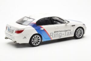 BMW M5 E60 Ring Taxi Nurburgring Kyosho 1:18 08593RT Metāls — attēls 3 no 8