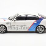 BMW M5 E60 Ring Taxi Nurburgring Kyosho 1:18 - image 4 of 8