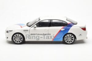 BMW M5 E60 Ring Taxi Nurburgring Kyosho 1:18 08593RT Metāls — attēls 4 no 8