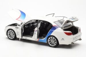 BMW M5 E60 Ring Taxi Nurburgring Kyosho 1:18 08593RT Metāls — attēls 5 no 8
