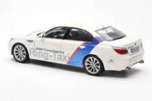 BMW M5 E60 Ring Taxi Nurburgring Kyosho 1:18 08593RT Metāls — attēls 7 no 8