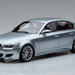 BMW M5 E60 Sudrabs Otto 1:18
