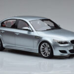 BMW M5 E60 Sudrabs Otto 1:18 - image 4 of 6