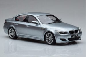 BMW M5 E60 Sudrabs Otto 1:18 OT426 Sveķi — attēls 4 no 6