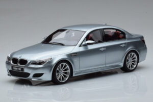 BMW M5 E60 Sudrabs Otto 1:18