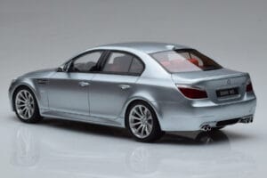 BMW M5 E60 Sudrabs Otto 1:18 OT426 Sveķi — attēls 5 no 6