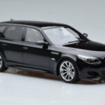 BMW M5 E61 Touring Melns Otto 1:18 - image 4 of 6