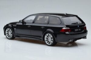 BMW M5 E61 Touring Melns Otto 1:18 OT1020 Sveķi — attēls 5 no 6