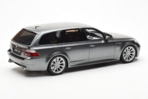 BMW M5 E61 Touring Pelēks Otto 1:18 OT189 Sveķi — attēls 2 no 6