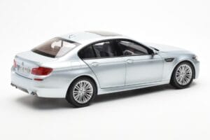 BMW M5 F10 Silverstone Sudrabs Paragon 1:18 80432186353 Metāls — attēls 3 no 8
