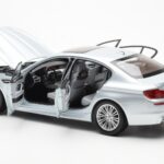 BMW M5 F10 Silverstone Sudrabs Paragon 1:18 - image 5 of 8