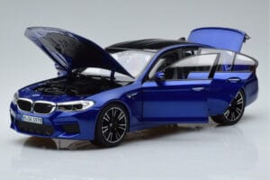 BMW M5 F90 Marina Bay Zils Norev 1:18 80432454783 Metāls — attēls 2 no 7