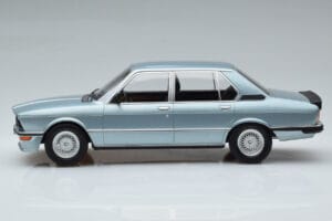 BMW M535i E12 Zils Norev 1:18 183269 Metāls — attēls 3 no 6