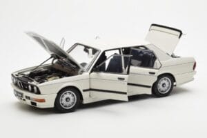BMW M535i E28 Alpine Balts AUTOart 1:18 75161 Metāls — attēls 2 no 10