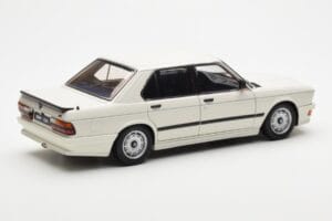 BMW M535i E28 Alpine Balts AUTOart 1:18 75161 Metāls — attēls 3 no 10