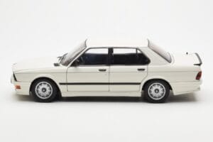 BMW M535i E28 Alpine Balts AUTOart 1:18 75161 Metāls — attēls 4 no 10