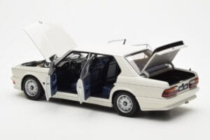 BMW M535i E28 Alpine Balts AUTOart 1:18 75161 Metāls — attēls 5 no 10