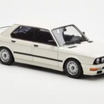 BMW M535i E28 Alpine Balts AUTOart 1:18 - image 6 of 10