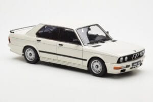 BMW M535i E28 Alpine Balts AUTOart 1:18 75161 Metāls — attēls 6 no 10