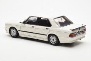BMW M535i E28 Alpine Balts AUTOart 1:18 75161 Metāls — attēls 7 no 10