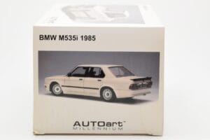 BMW M535i E28 Alpine Balts AUTOart 1:18 75161 Metāls — attēls 8 no 10