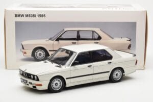BMW M535i E28 Alpine Balts AUTOart 1:18 75161 Metāls — attēls 10 no 10
