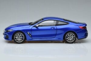 BMW M850i G15 Zils Metallik Norev 1:18 183286 Metāls — attēls 4 no 7