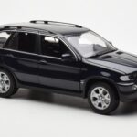 BMW X5 4.4i E53 Tumši Zils Kyosho 1:18 - image 6 of 8