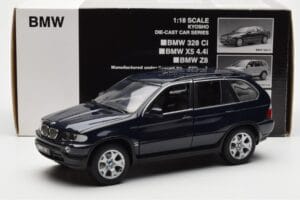 BMW X5 4.4i E53 Tumši Zils Kyosho 1:18 08521DB Metāls — attēls 8 no 8