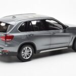 BMW X5 F15 Space Pelēks Paragon 1:18 - image 3 of 8