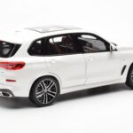 BMW X5 G05 Balts Paragon 1:18 - image 3 of 8