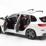 BMW X5 G05 Balts Paragon 1:18 - image 5 of 8