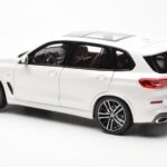 BMW X5 G05 Balts Paragon 1:18 - image 7 of 8