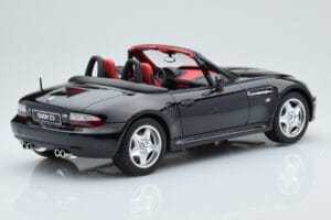 BMW Z3 M E36/7 Roadster Melns Otto 1:18 OT1016 Sveķi — attēls 2 no 5