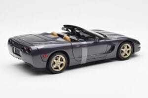 Chevrolet Corvette C5 Kabriolets Violets Perlamutra Metaliks UT Models 1:18 21010 Metāls — attēls 2 no 6