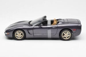 Chevrolet Corvette C5 Kabriolets Violets Perlamutra Metaliks UT Models 1:18 21010 Metāls — attēls 3 no 6
