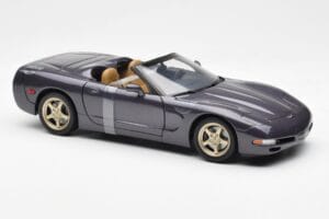 Chevrolet Corvette C5 Kabriolets Violets Perlamutra Metaliks UT Models 1:18 21010 Metāls — attēls 4 no 6