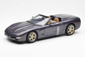 Chevrolet Corvette C5 Kabriolets Violets Perlamutra Metaliks UT Models 1:18