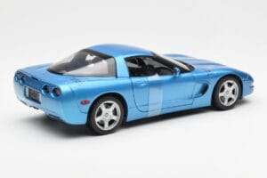Chevrolet Corvette C5 Zils Metaliks UT Models 1:18 21004 Metāls — attēls 2 no 6