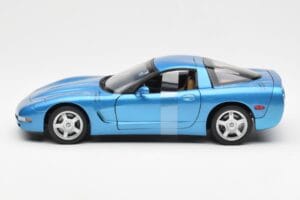 Chevrolet Corvette C5 Zils Metaliks UT Models 1:18 21004 Metāls — attēls 3 no 6