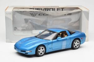 Chevrolet Corvette C5 Zils Metaliks UT Models 1:18 21004 Metāls — attēls 6 no 6