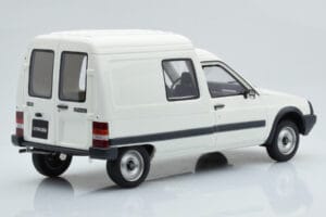 Citroen C15 D Balts Otto 1:18 OT956 Sveķi — attēls 2 no 6