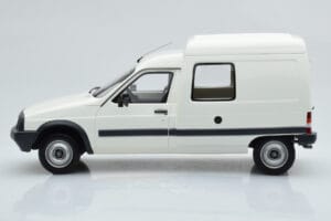 Citroen C15 D Balts Otto 1:18 OT956 Sveķi — attēls 3 no 6