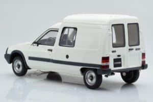 Citroen C15 D Balts Otto 1:18 OT956 Sveķi — attēls 5 no 6