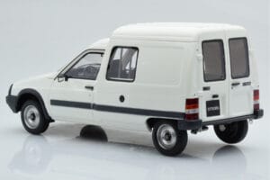 Citroen C15 E Balts Otto 1:18 OT956B Sveķi — attēls 4 no 6