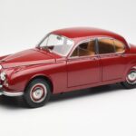 Daimler 250 V8 Sarkans Paragon 1:18