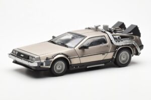DeLorean DMC-12 Time Machine Back to the Future Sudraba Sun Star 1:18
