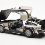 DeLorean DMC-12 Time Machine Back to the Future Sudraba Sun Star 1:18 - image 7 of 8
