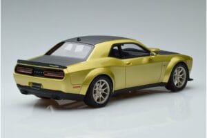 Dodge Challenger R/T Scat Pack Widebody 50. Gadadiena GT Spirit 1:18 GT411 Sveķi — attēls 2 no 6